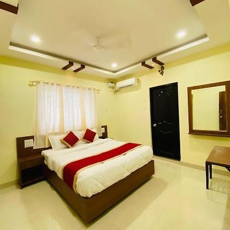 מלון פורבורים Prabhuvihar Residency מראה חיצוני תמונה