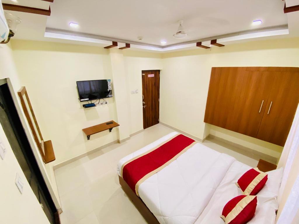 מלון פורבורים Prabhuvihar Residency מראה חיצוני תמונה