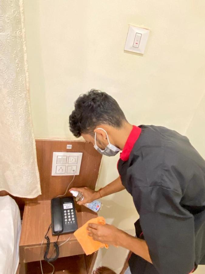 מלון פורבורים Prabhuvihar Residency מראה חיצוני תמונה