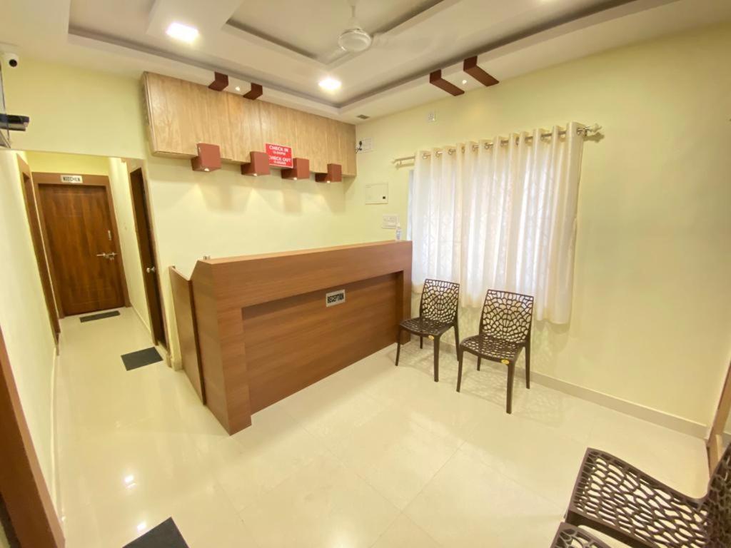 מלון פורבורים Prabhuvihar Residency מראה חיצוני תמונה