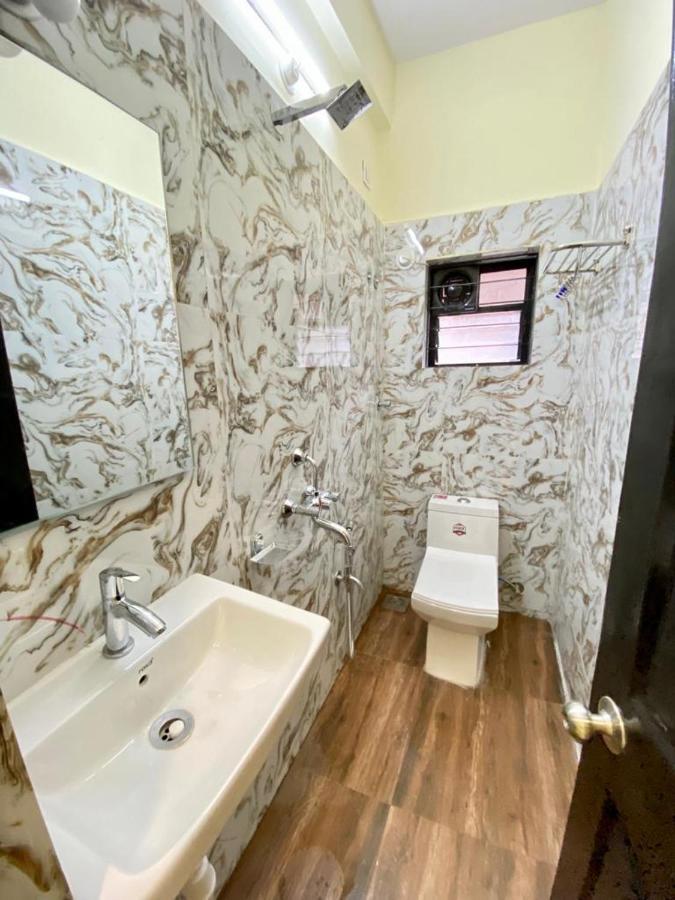 מלון פורבורים Prabhuvihar Residency מראה חיצוני תמונה