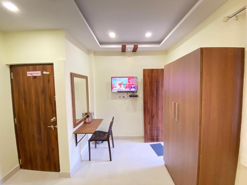מלון פורבורים Prabhuvihar Residency מראה חיצוני תמונה