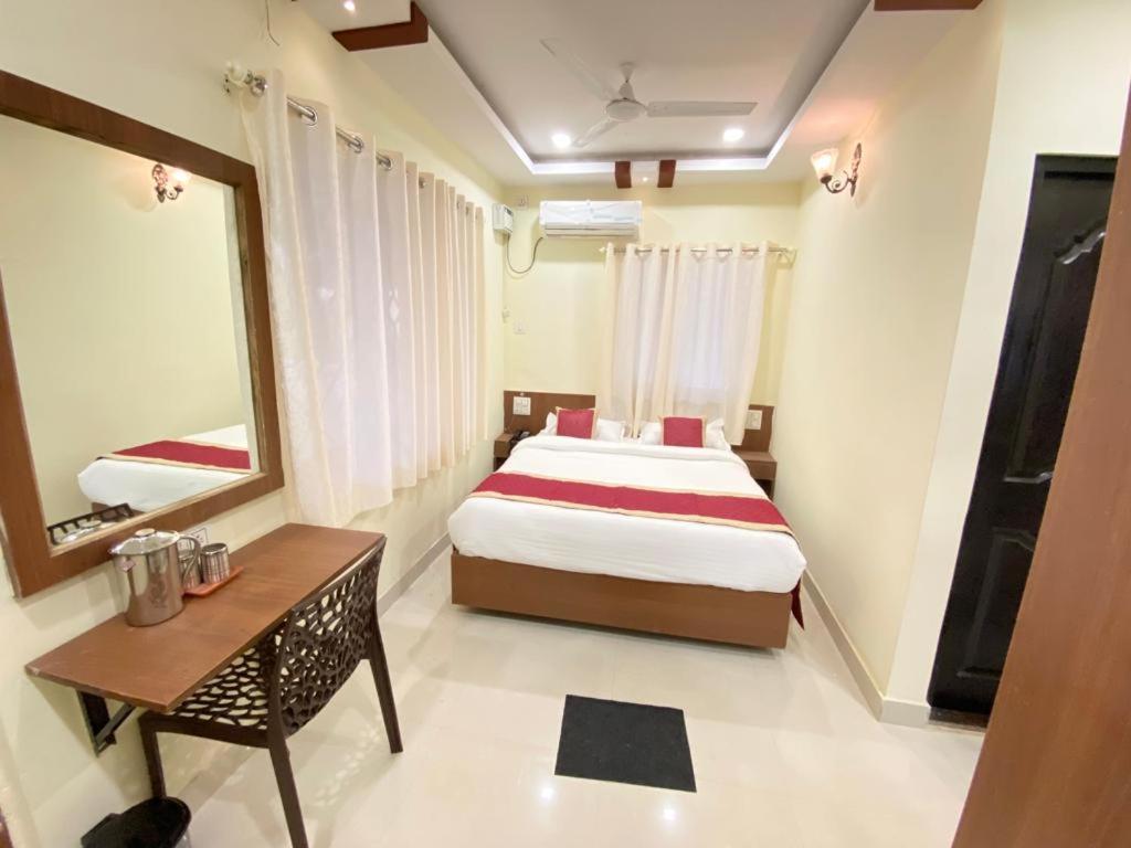 מלון פורבורים Prabhuvihar Residency מראה חיצוני תמונה