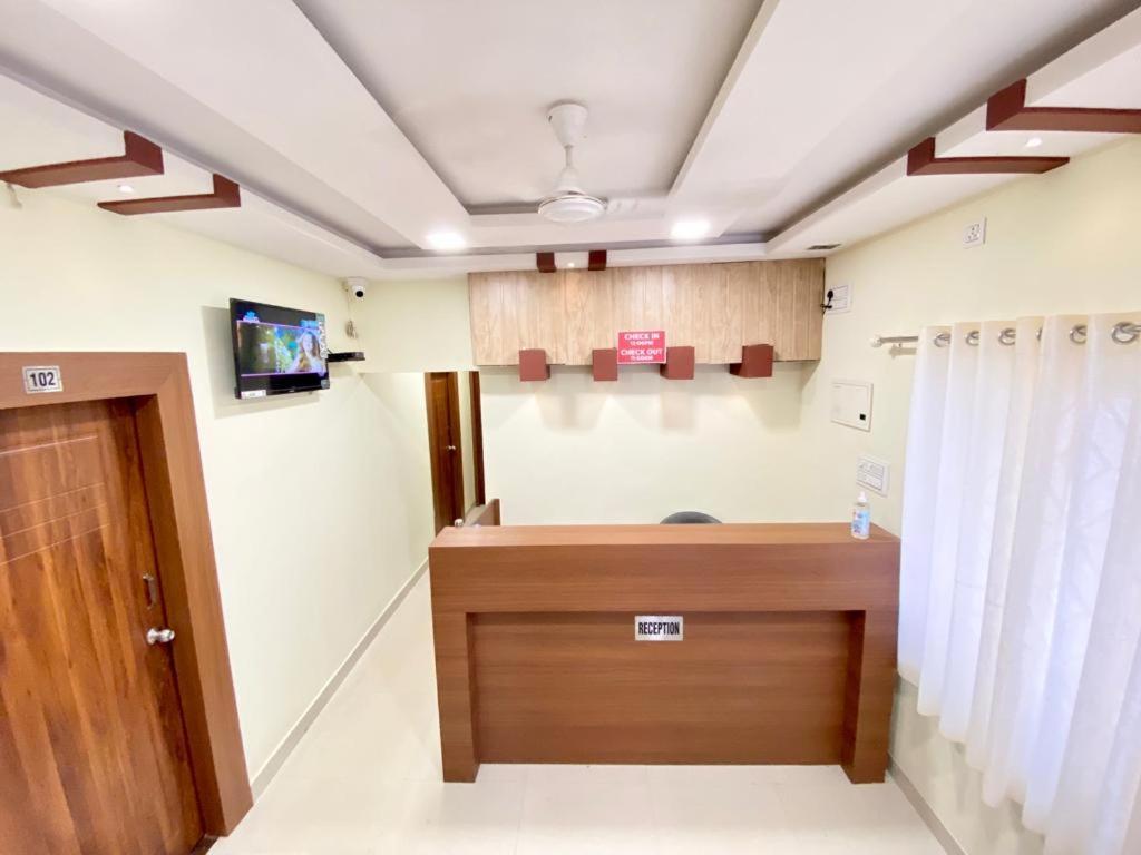 מלון פורבורים Prabhuvihar Residency מראה חיצוני תמונה