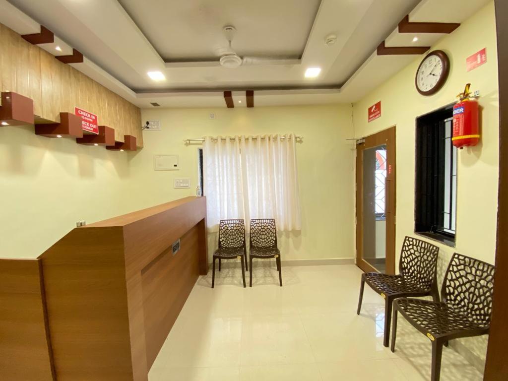 מלון פורבורים Prabhuvihar Residency מראה חיצוני תמונה